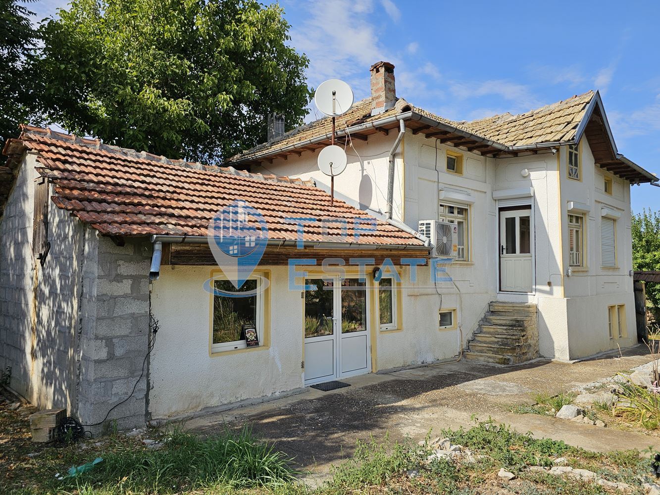 Ремонтирана и обзаведена къща с два санитарни възела в село Хотница, област Велико Търново - 0