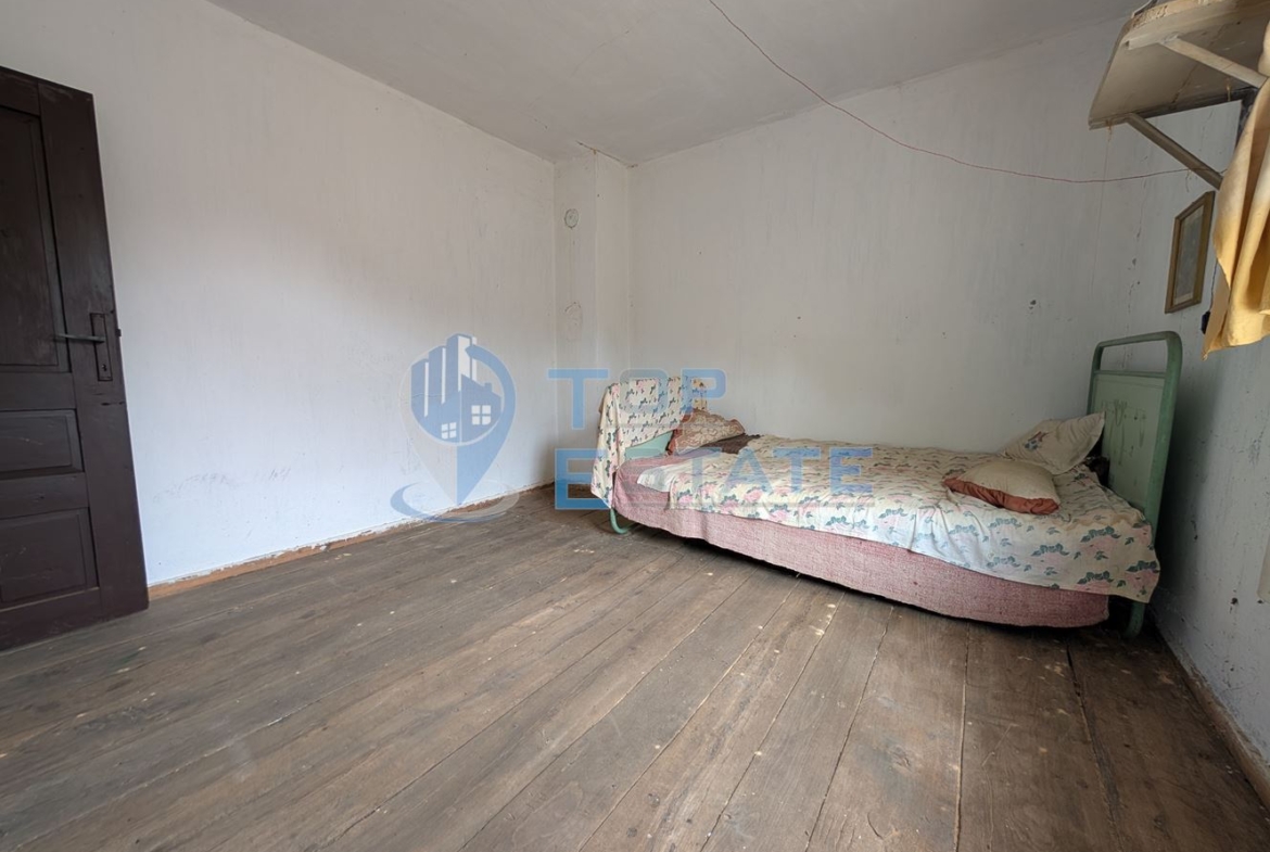 Двуетажна тухлена къща в Тревненския балкан - 0