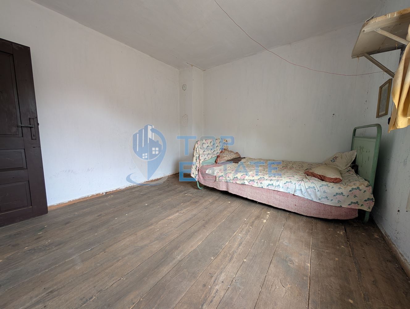 Двуетажна тухлена къща в Тревненския балкан - 0