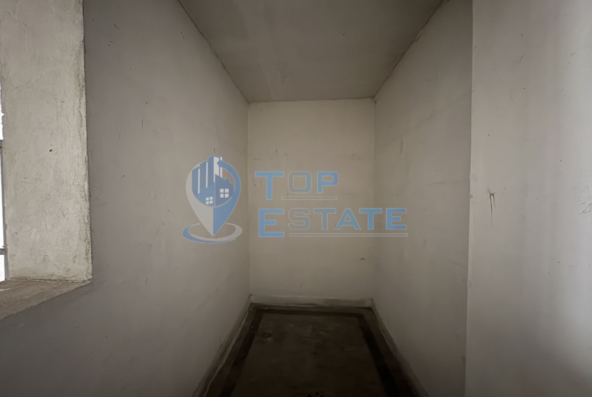 Двуетажна сграда подходяща за развитие на бизнес в центъра на град Павликени, област Велико Търново - 0