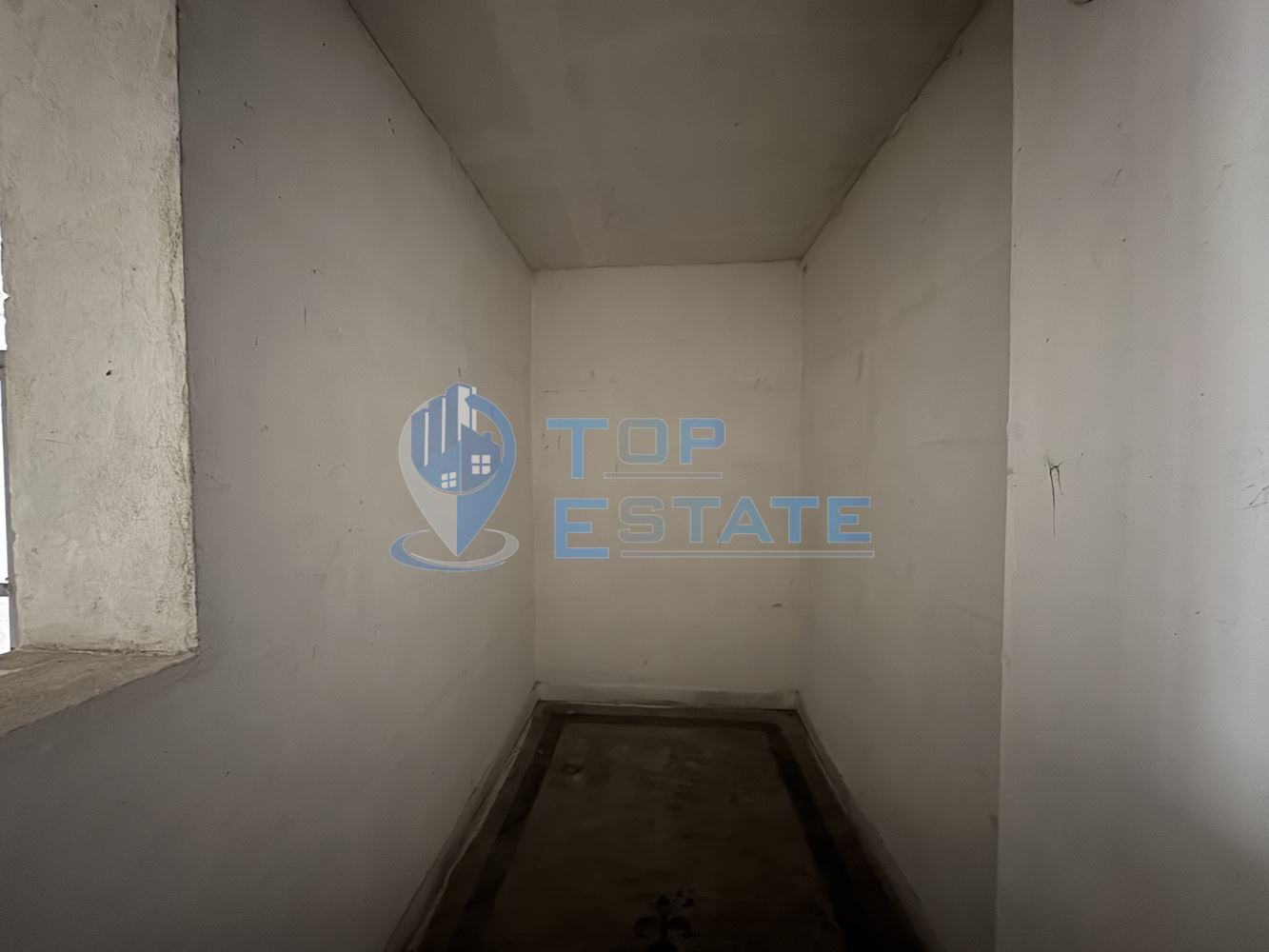 Двуетажна сграда подходяща за развитие на бизнес в центъра на град Павликени, област Велико Търново - 0