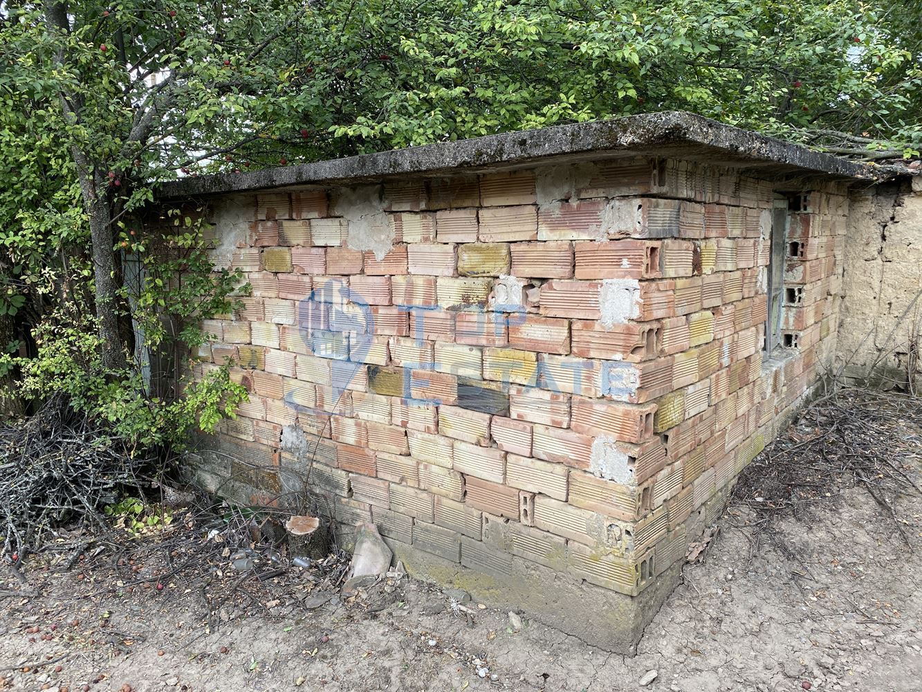 Тухлена къща с гараж в село Вързулица, област Велико Търново-0 Тухлена къща с гараж в село Вързулица, област Велико Търново - 0