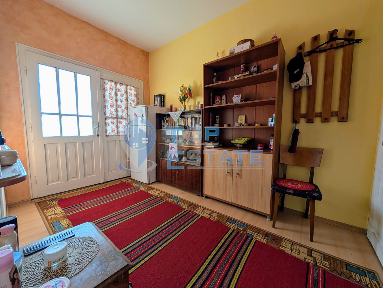 Едноетажна къща с множество стопански постройки и голям двор в село Хаджидимитрово - 0