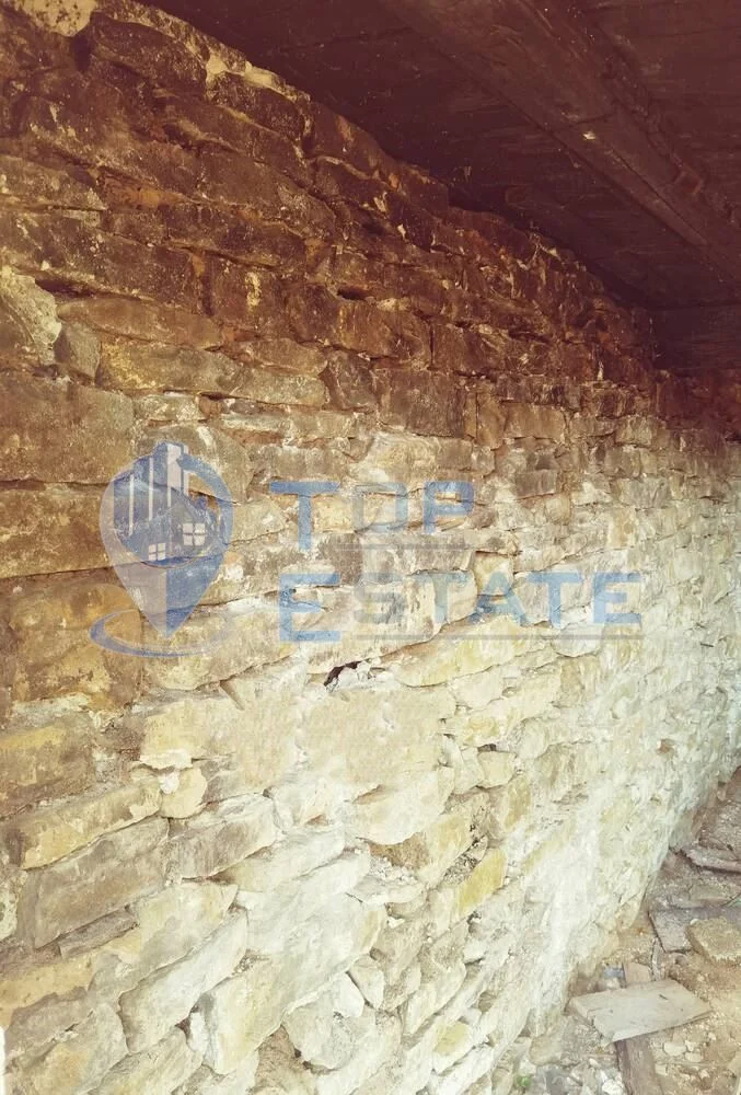 Имот с голям двор и кладенец в с. Керека, област Габрово - 0