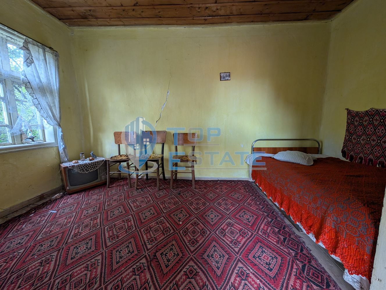 Двуетажна старинна къща с кладенец в село Малки Вършец - 0