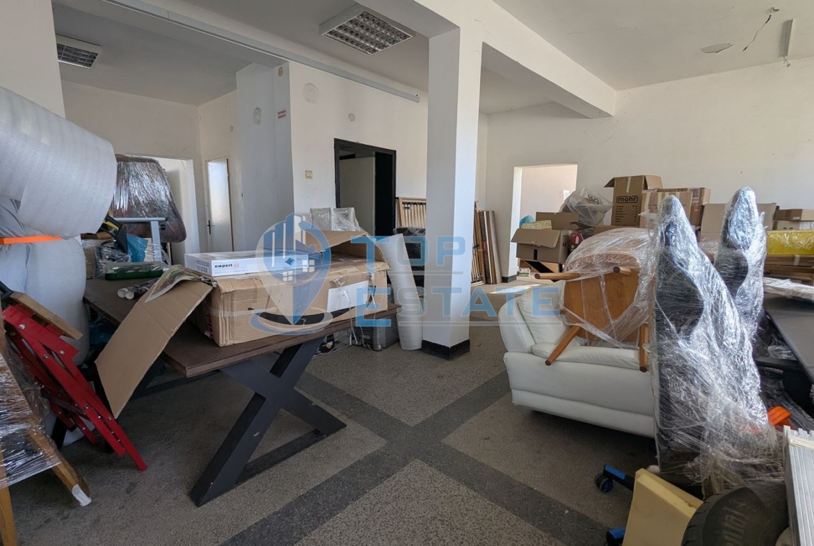 Промишлено помешение на центъра на село Първомайци, област Велико Търново - 0