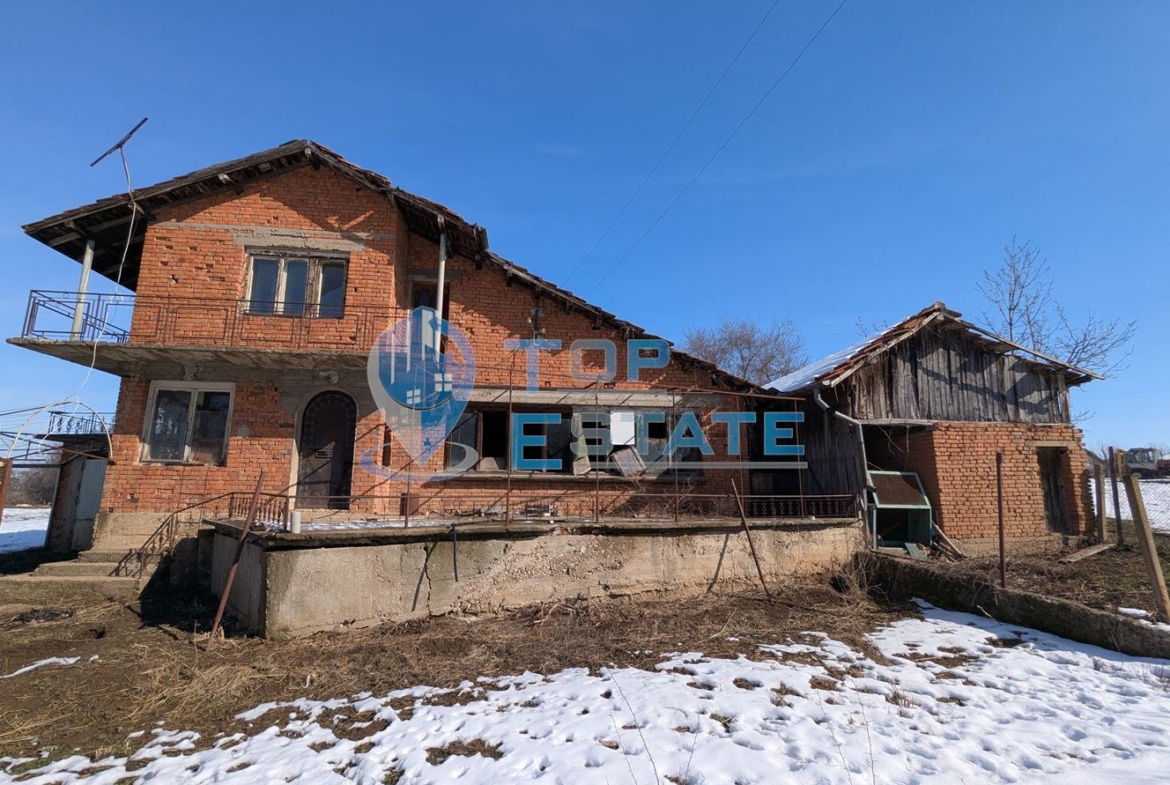 Двуетажна масивна къща с красива гледка в град Борово, област Русе - 0