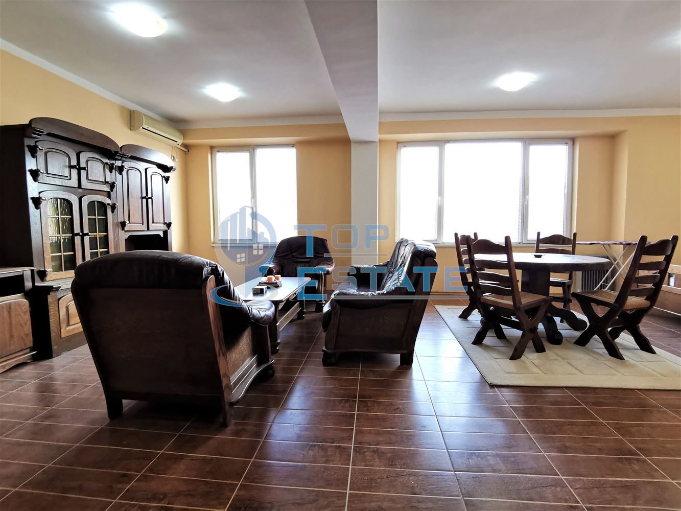 Офис в идеалния център на гр. Горна Оряховица-0 Офис в идеалния център на гр. Горна Оряховица - 0