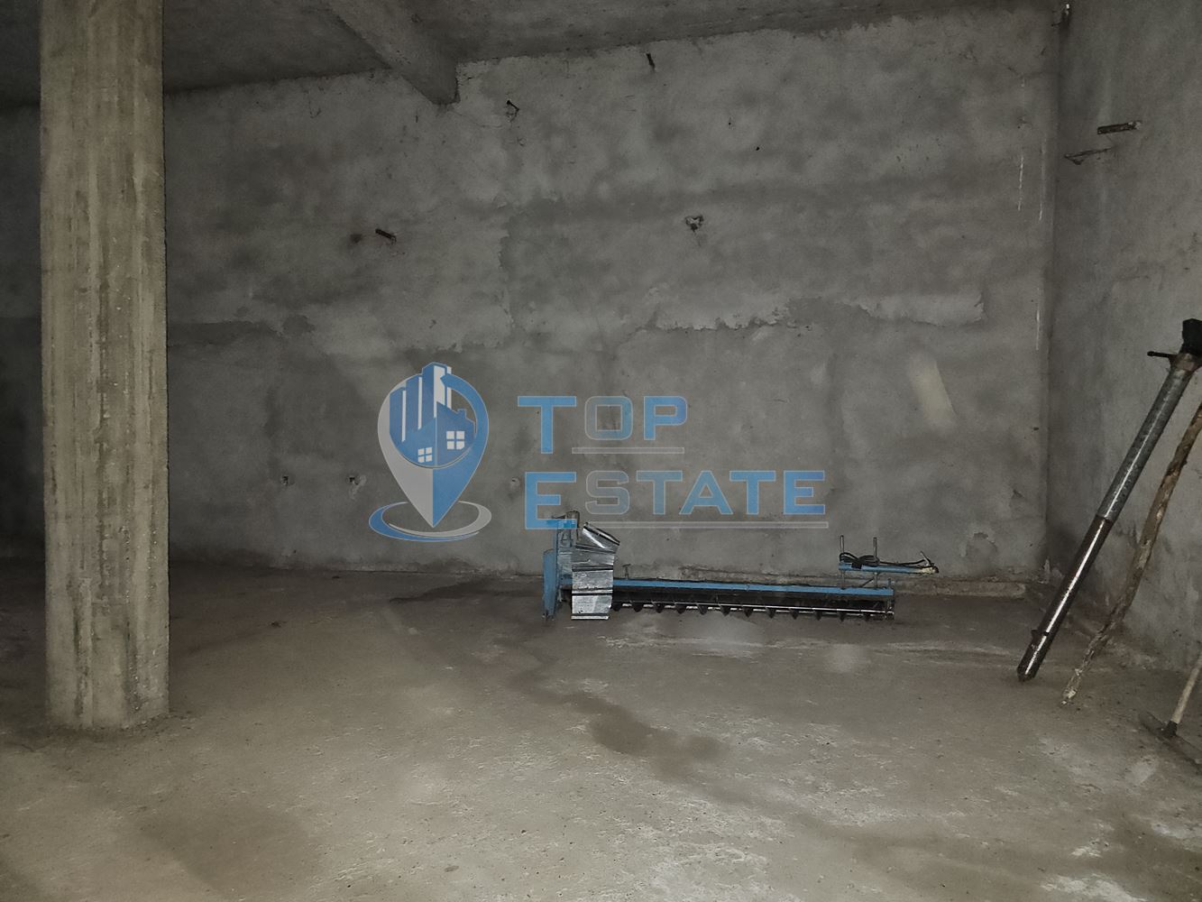 Тухлена промишлена сграда с ток и вода в с. Алеково, област Велико Търново-0 Тухлена промишлена сграда с ток и вода в с. Алеково, област Велико Търново - 0