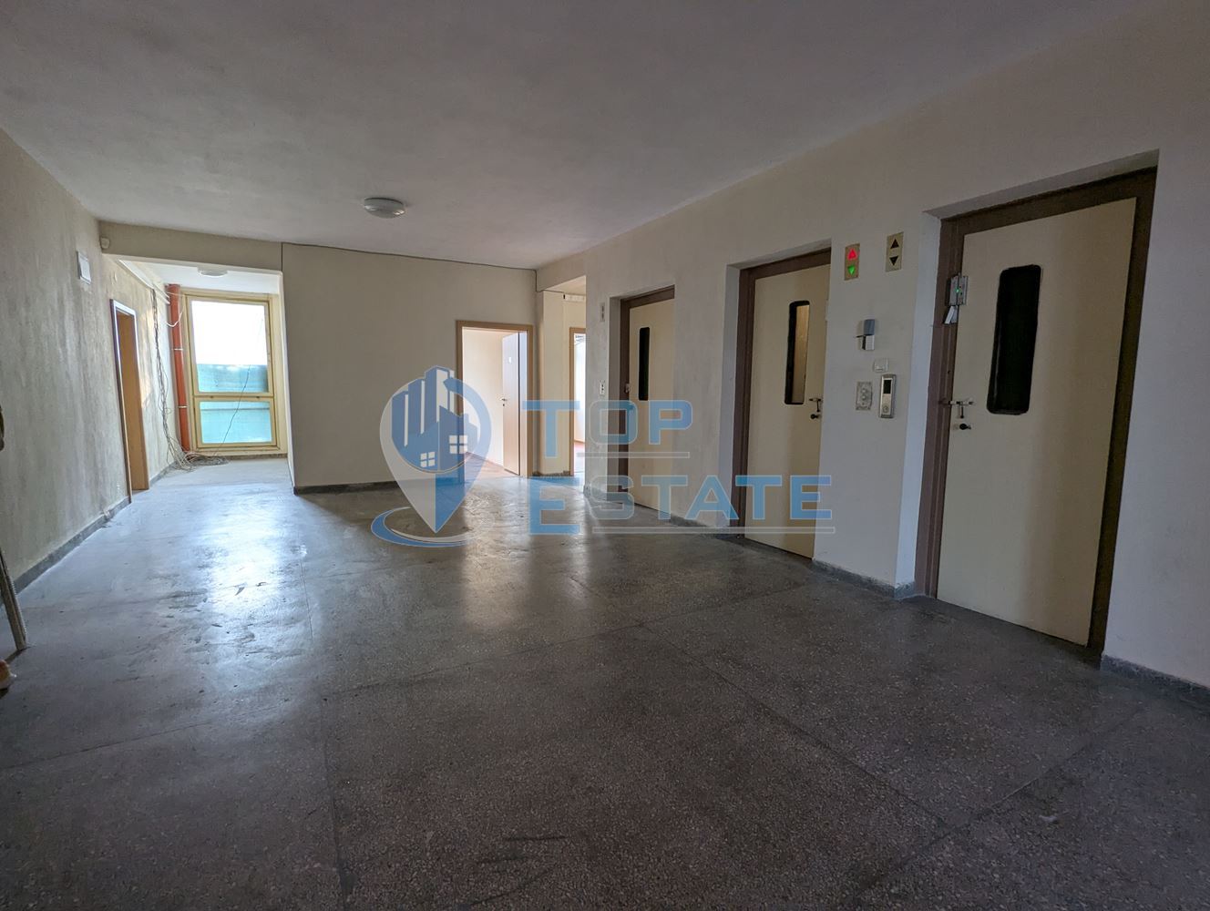 Поещения под наем в административна сграда на центъра в град Горна Оряховица, област Велико Търново - 0