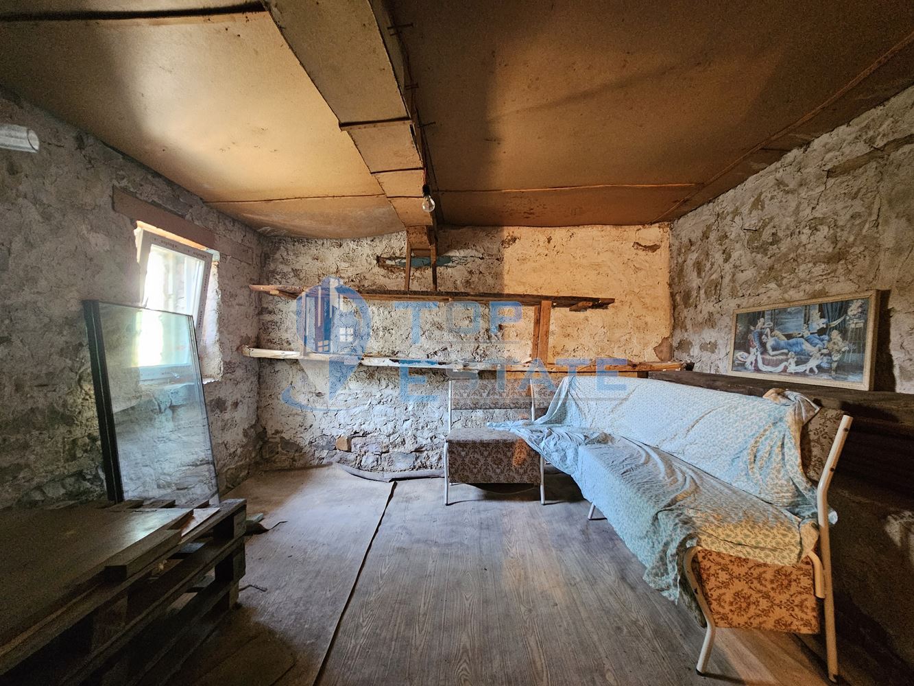 Реновирана къща с голям двор и гараж в село Самоводене - 0