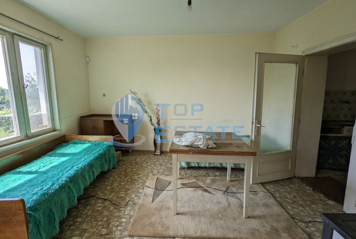 Двуетажна къща с кладенец и гараж в град Сухиндол - 0