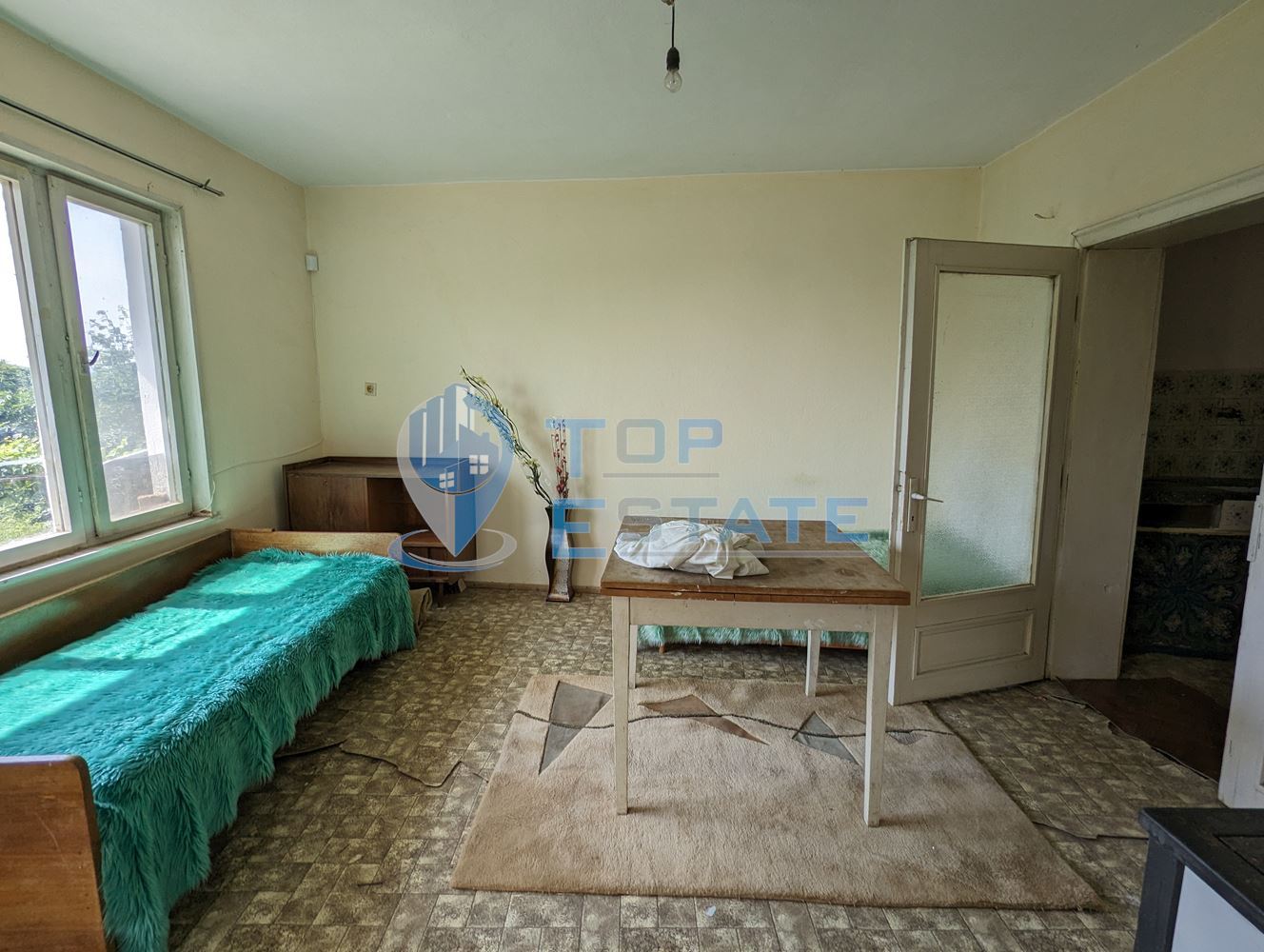 Двуетажна къща с кладенец и гараж в град Сухиндол - 0