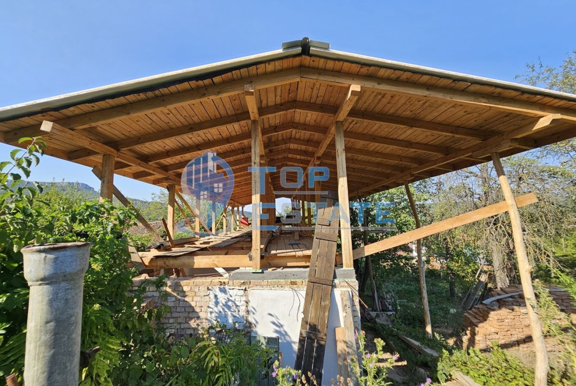 Къща с голям двор в село Горско Косово до язовир Александър Стамболийски - 0