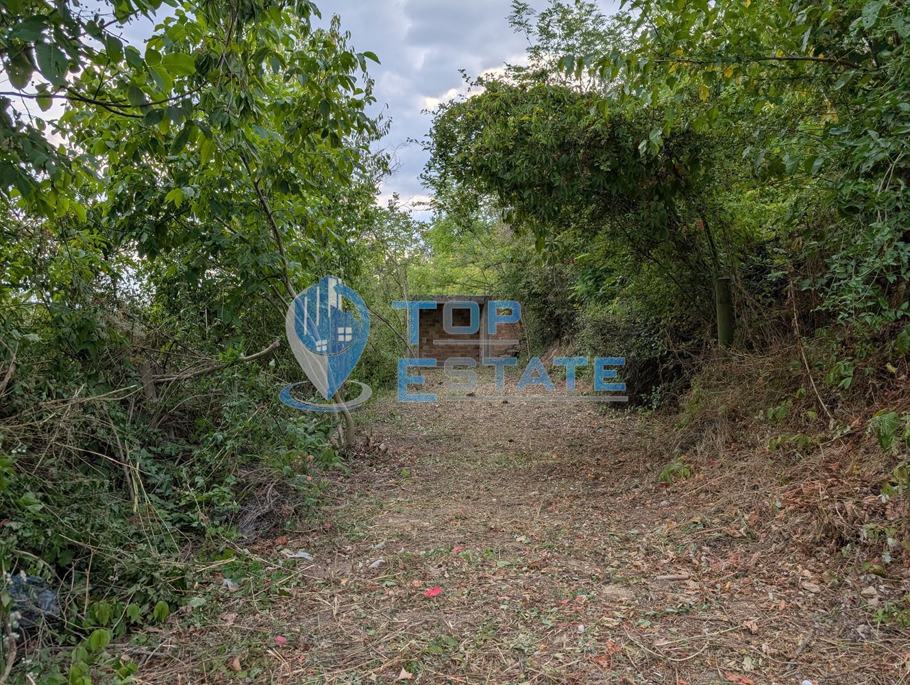 Вила във вилната зона на село Леденик - 0