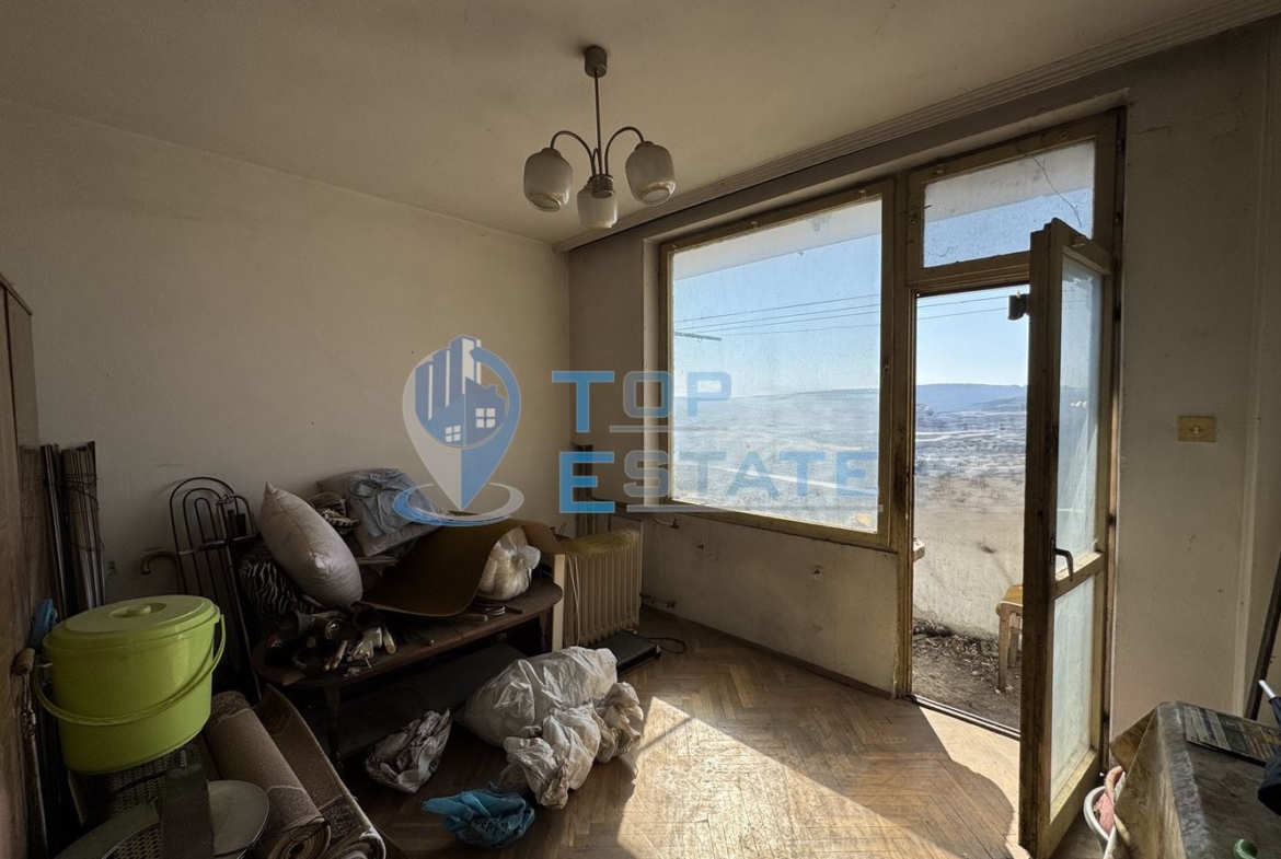 Тристаен тухлен апартамент в кв. Колю Фичето, град Велико Търново - 0