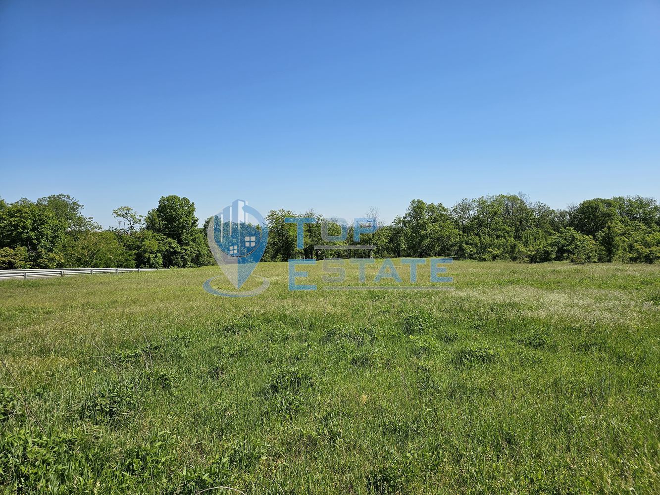 Панорамен парцел с одобрен ПУП за хотелски комплекс над град Горна Оряховица - 0