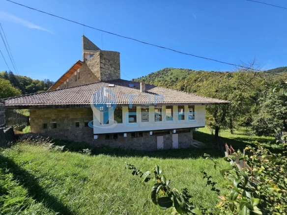 Хотел в полите на Стара планина в село Стоките - 0