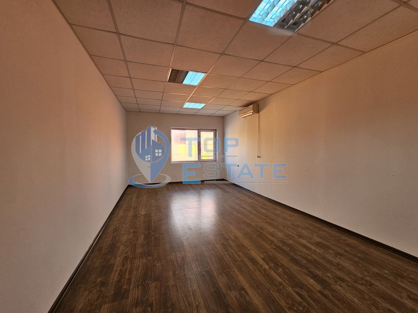 Просторен офис със самостоятелен достъп под наем в град Горна Оряховица-0 Просторен офис със самостоятелен достъп под наем в град Горна Оряховица - 0