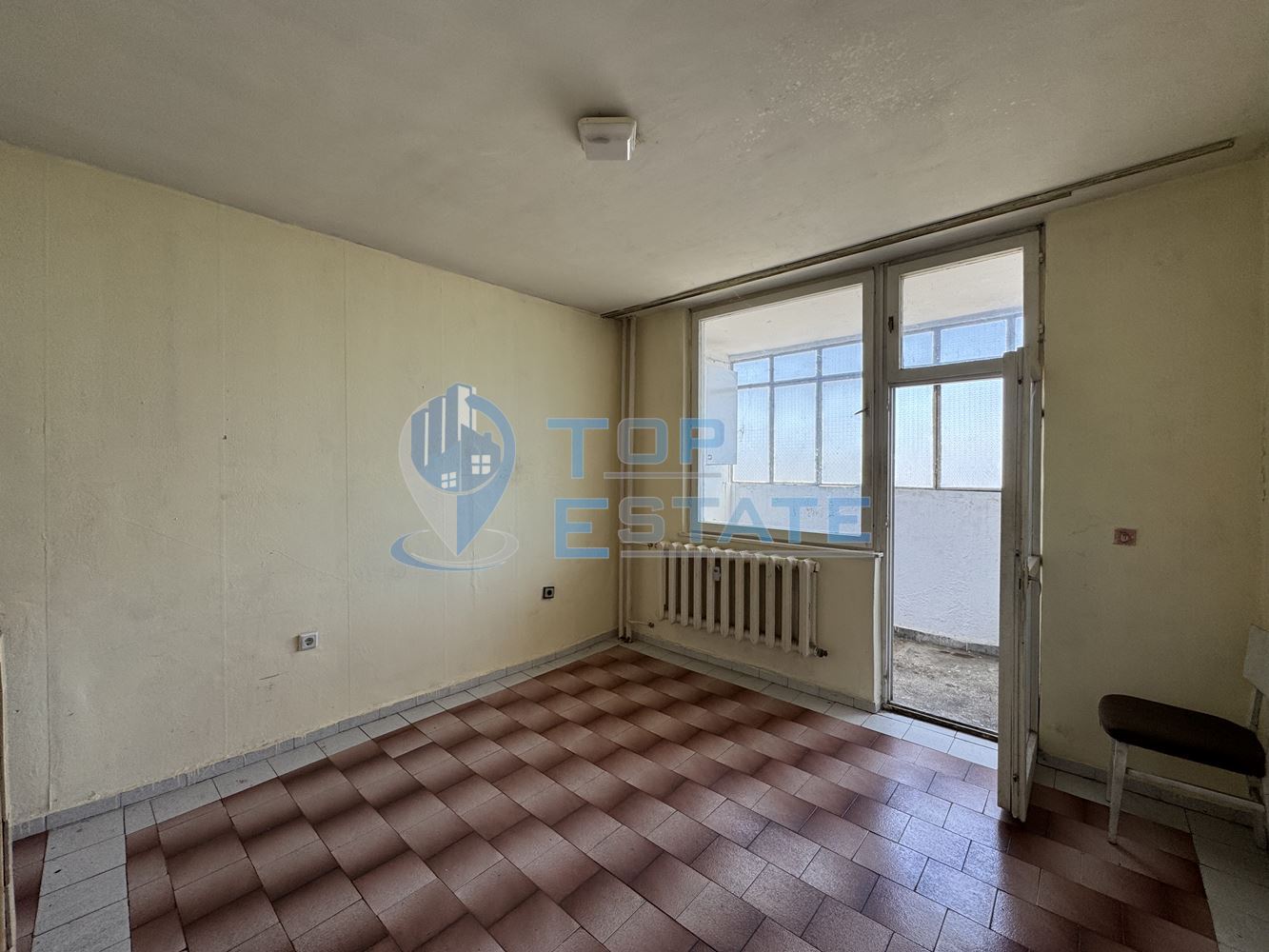 Тристаен тухлен апартамент в квартал Бузлуджа, град Велико Търново - 0