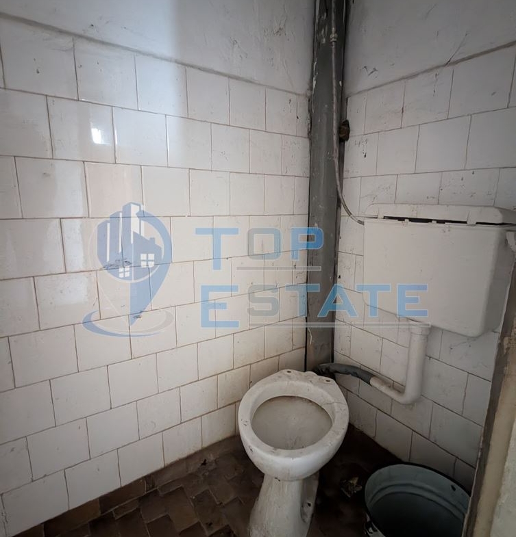 Двуетажна масивна къща в град Стражица, област Велико Търново - 0