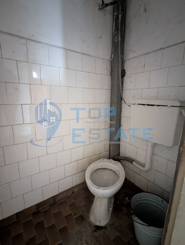 Двуетажна масивна къща в град Стражица, област Велико Търново - 0