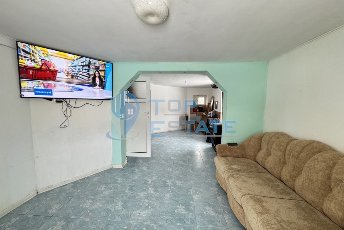 Двуетажна къща с голям двор в с. Скалско, област Габрово. - 0