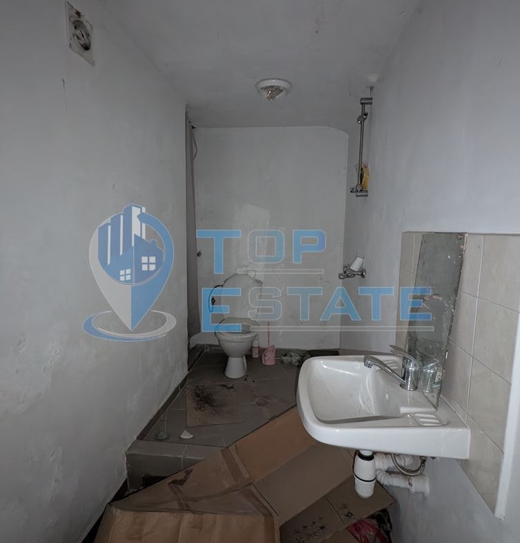 Промишлено помешение на центъра на село Първомайци, област Велико Търново - 0