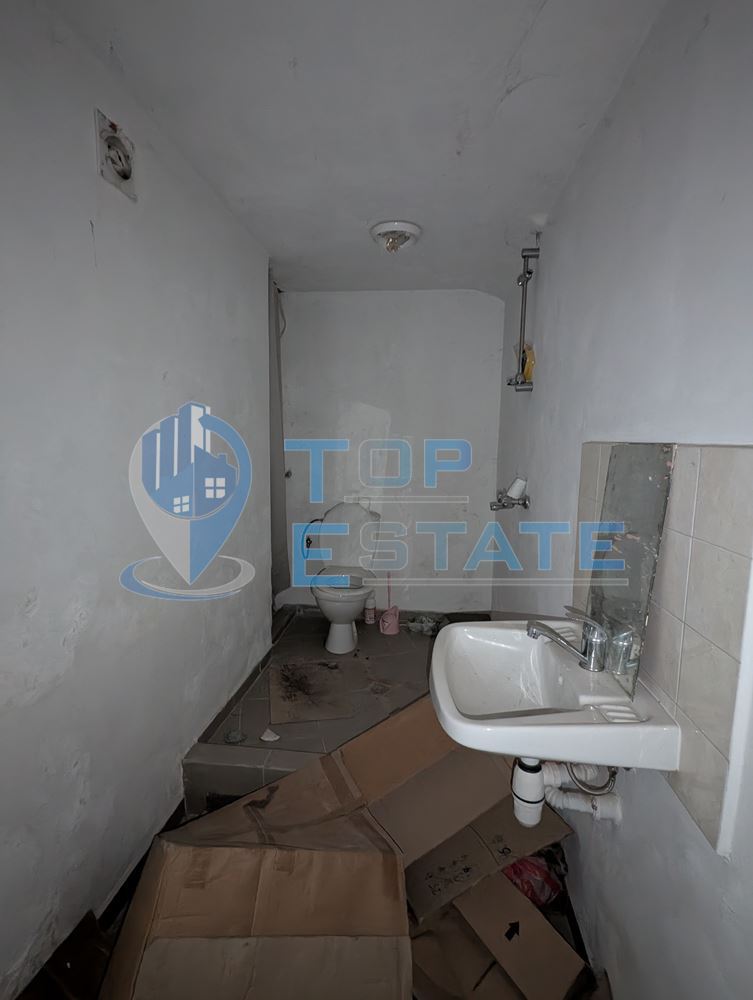 Промишлено помешение на центъра на село Първомайци, област Велико Търново - 0