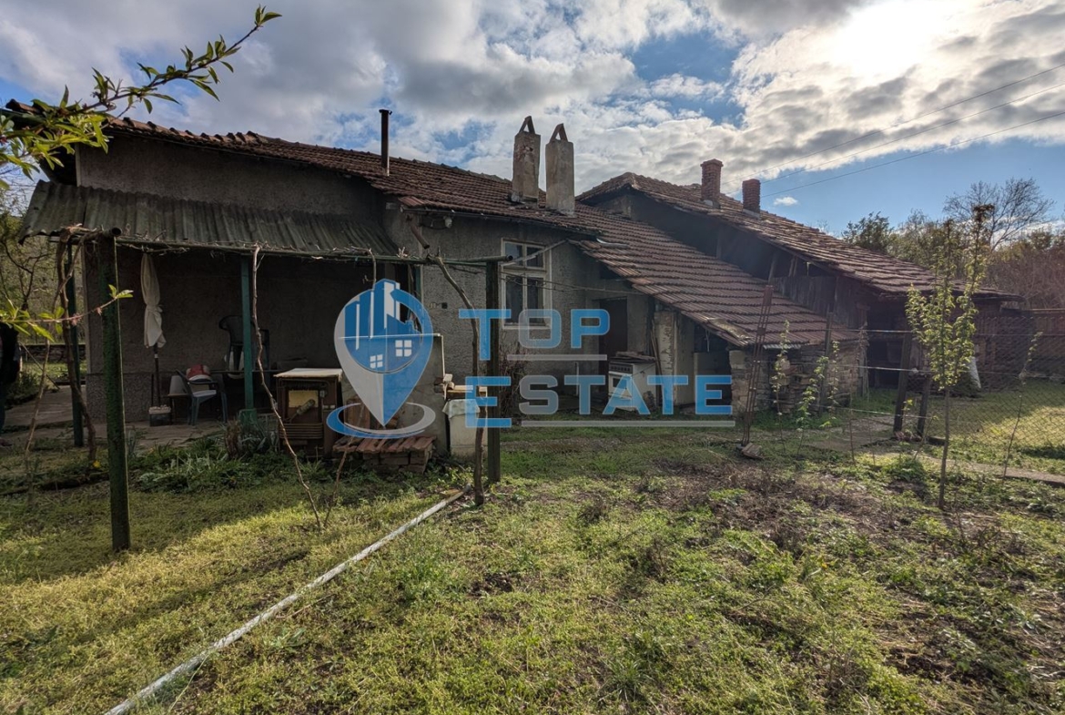 Просторна едноетажна тухлена къща в квартал Калтинец, град Горна Оряховица, област Велико Търново - 0