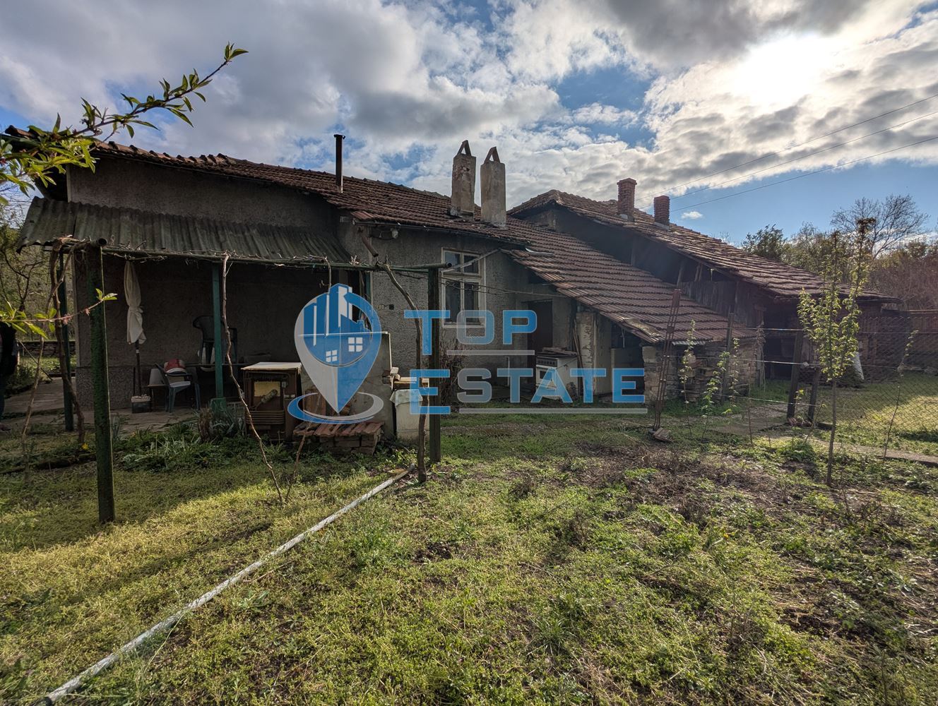 Просторна едноетажна тухлена къща в квартал Калтинец, град Горна Оряховица, област Велико Търново - 0