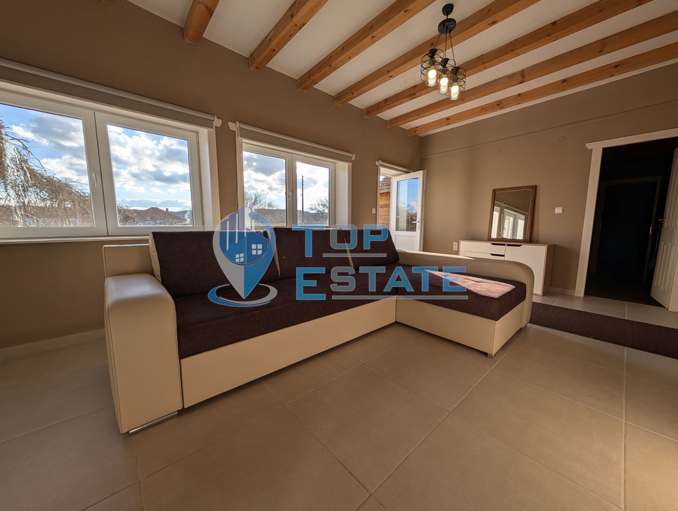 Реновирана тухлена къща с красива панорама и басейн в село Садина-0 Реновирана тухлена къща с красива панорама и басейн в село Садина - 0