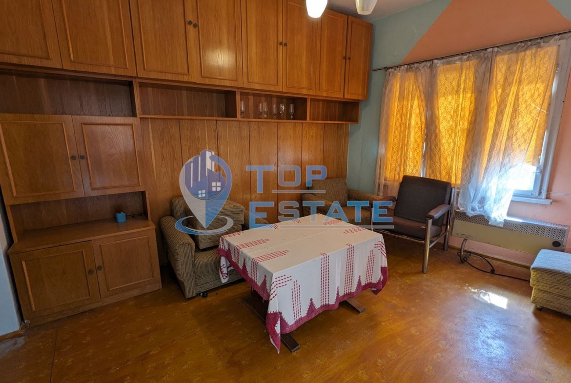 Двуетажна къща с кладенец и гараж в град Сухиндол - 0