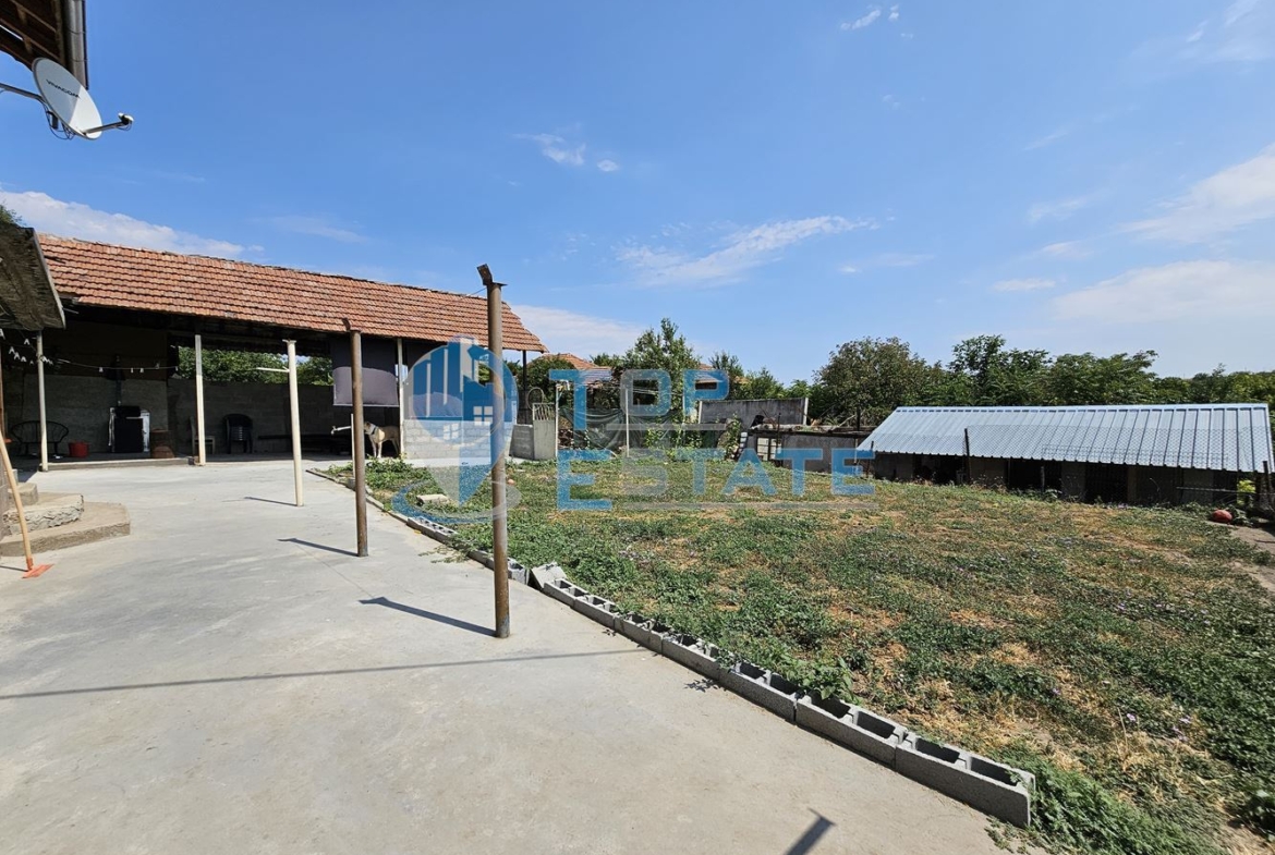 Двуетажна обзаведена и ремонтирана къща с три спални в село Страхилово, област Велико Търново - 0