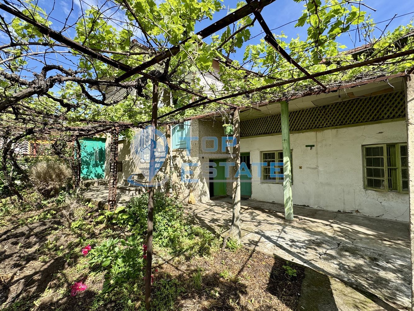 Тухлена къща с допълнителни постройки в село Миндя, област Велико Търново - 0