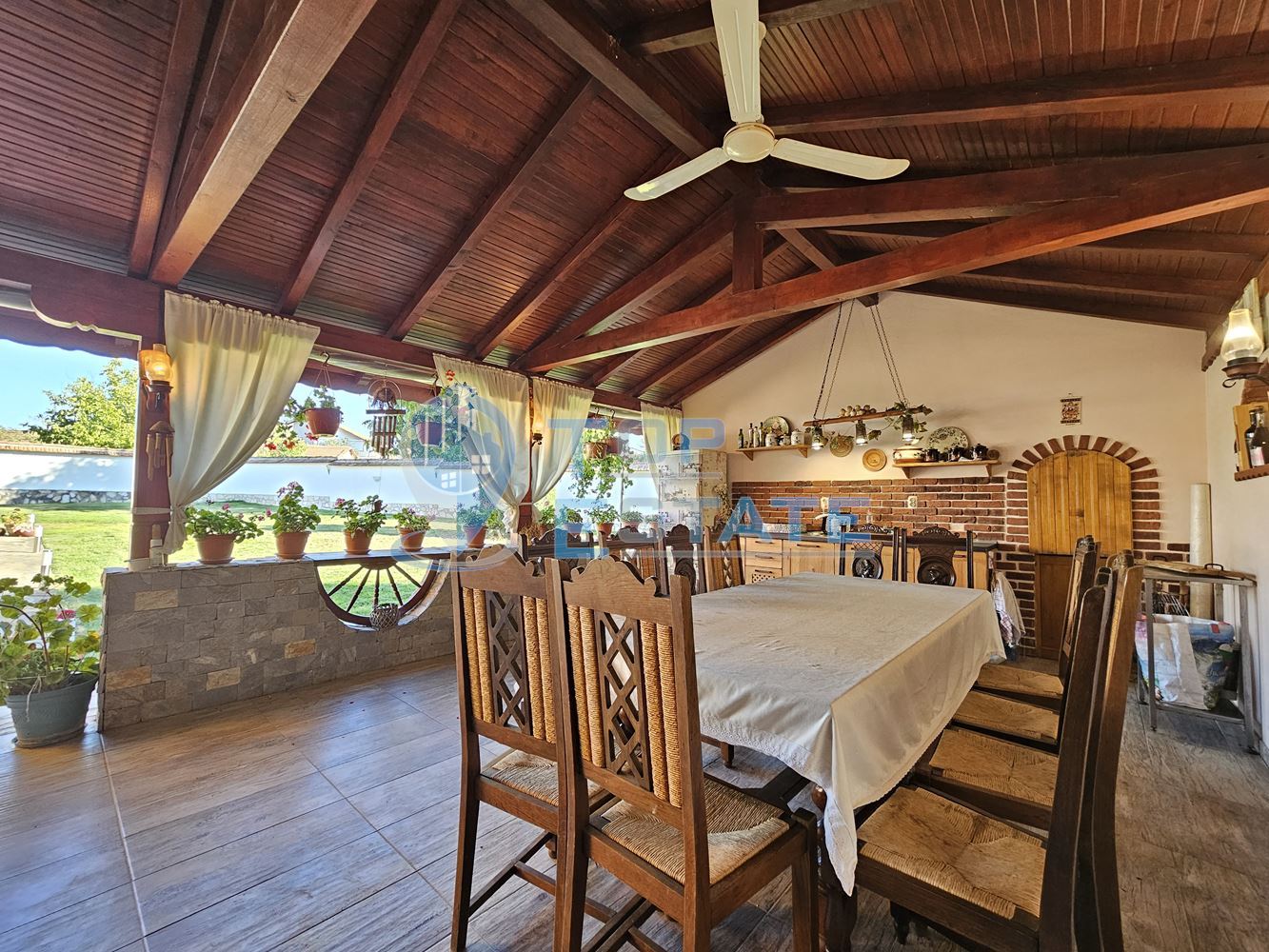 Обзаведена къща с три спални, барбекю, двор и гараж в село Поликраище, област Велико Търново-0 Обзаведена къща с три спални, барбекю, двор и гараж в село Поликраище, област Велико Търново - 0