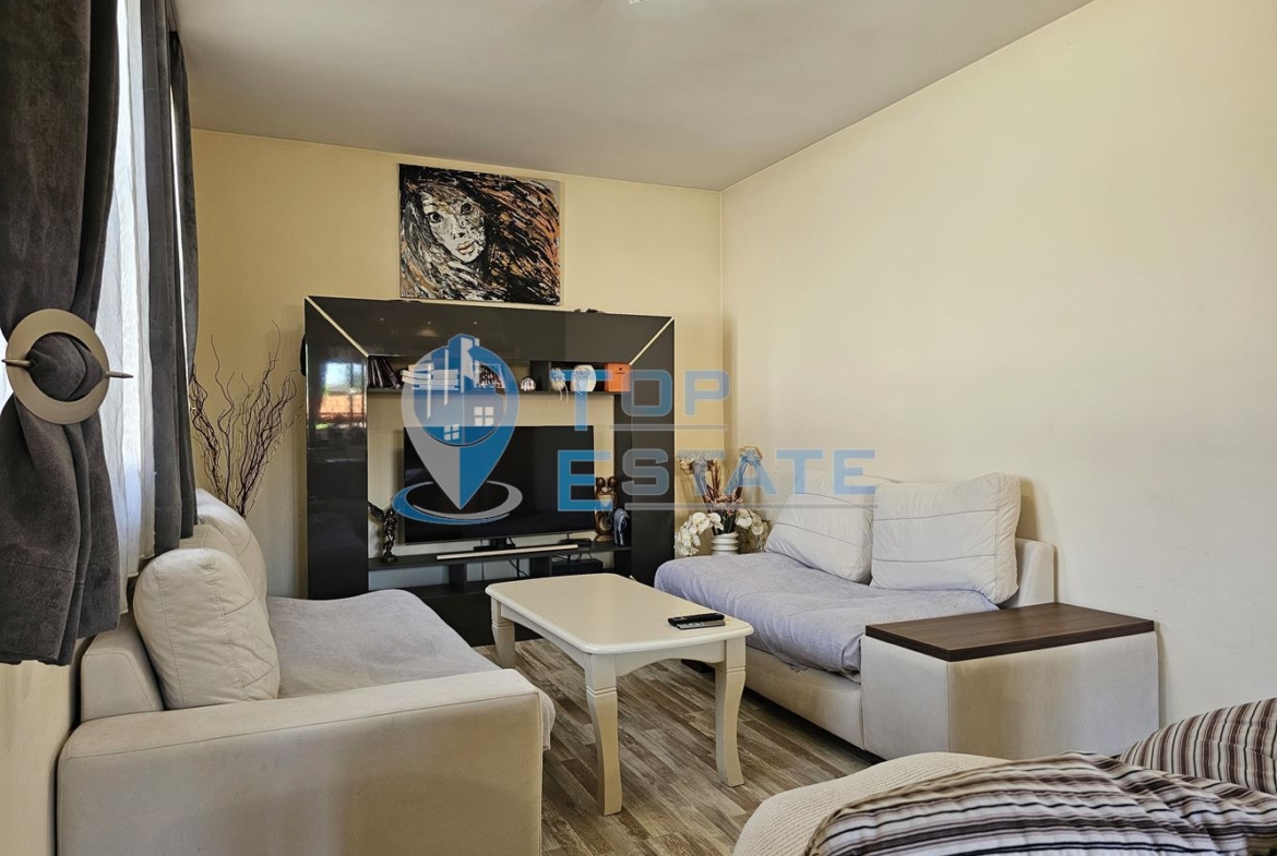 Обзаведена къща с три спални, барбекю, двор и гараж в село Поликраище, област Велико Търново - 0