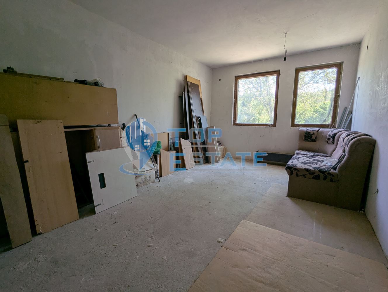 Двустаен апартамент в тухлена сграда в близост до гарата в град Стражица, област Велико Търново - 0