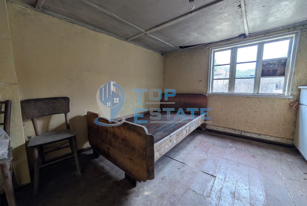 Двуетажна тухлена къща в Тревненския балкан - 0