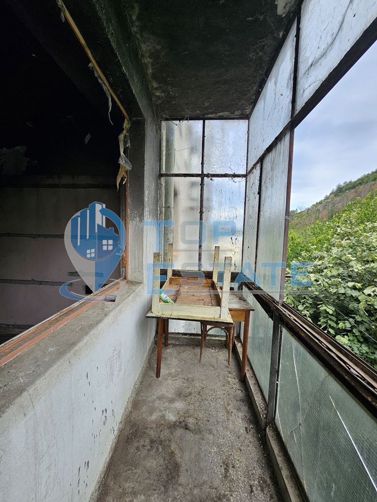 Двустаен панелен апартамент на междинен етаж в квартал Чолаковци, град Велико Търново - 0