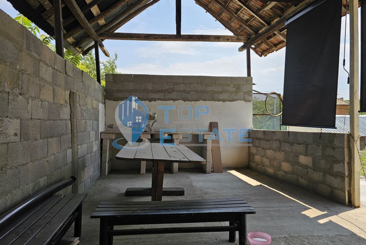 Двуетажна обзаведена и ремонтирана къща с три спални в село Страхилово, област Велико Търново - 0