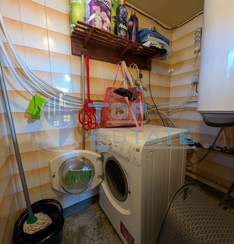 Двуетажна реновирана къща с красива панорама в село Вишовград - 0