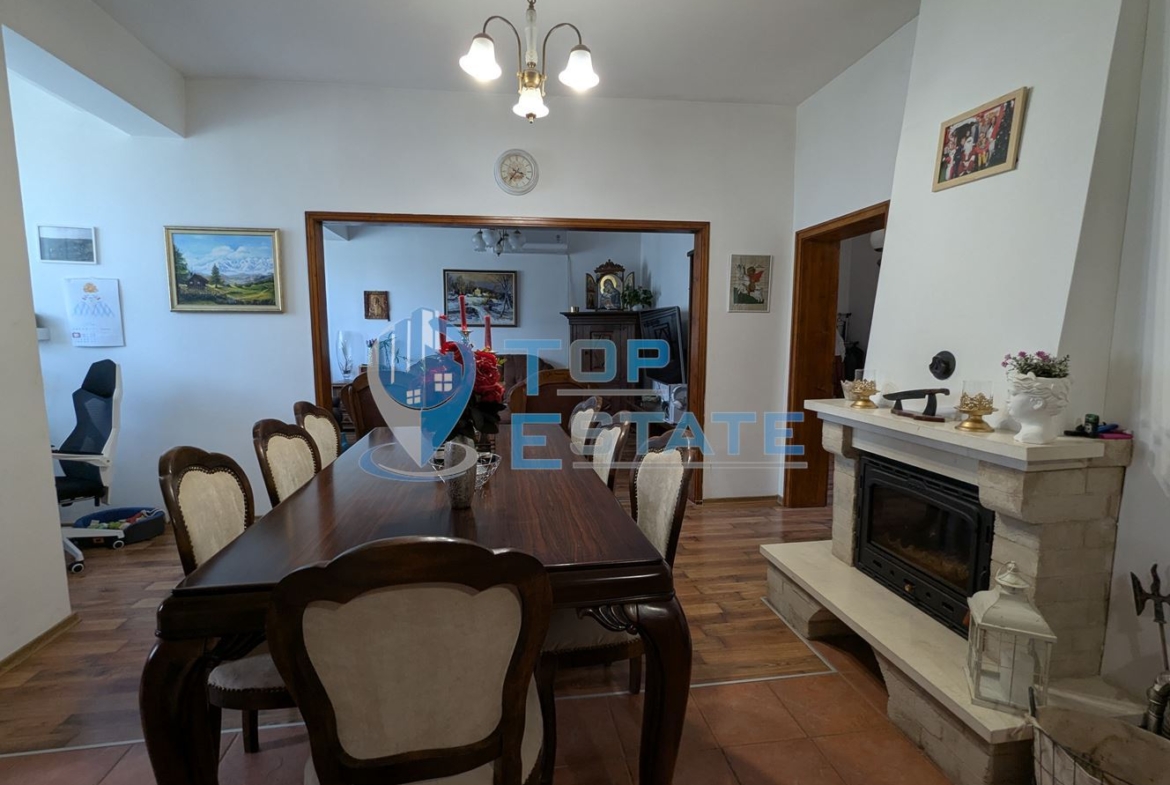 Масивна триетажна къща със сауна и басейн в близост до центъра на град Горна Оряховица, област Велико Търново - 0