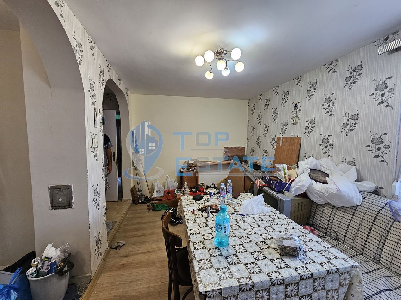 Триетажна масивна къща с двор, гараж и панорама в централната част на гр. Свищов-0 Триетажна масивна къща с двор, гараж и панорама в централната част на гр. Свищов - 0