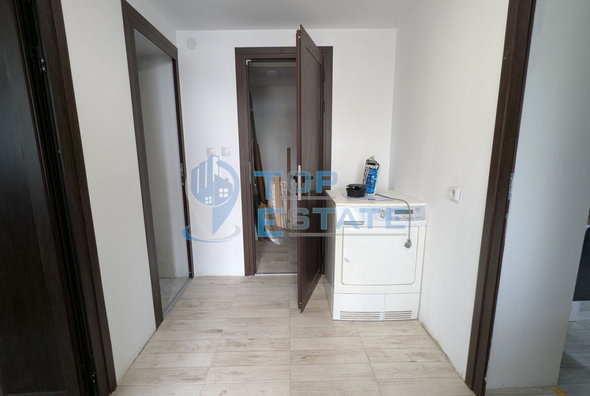 Двуетажна реновирана тухлена къща на центъра на село Поликраище, област Велико Търново - 0