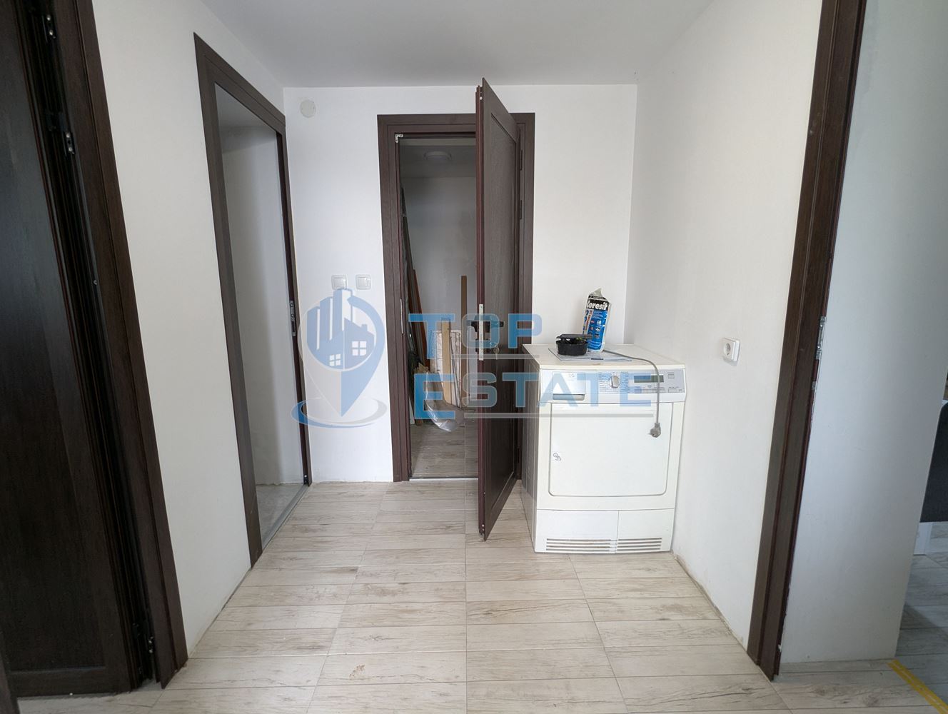 Двуетажна реновирана тухлена къща на центъра на село Поликраище, област Велико Търново - 0