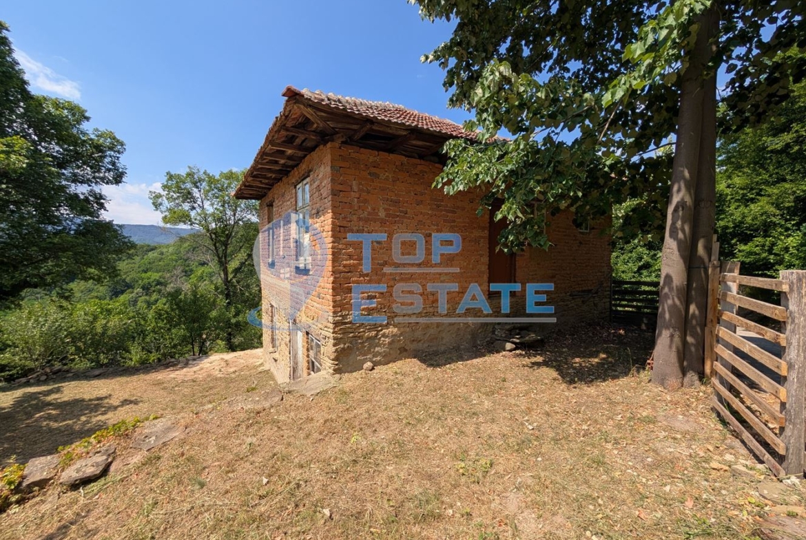 Двуетажна къща с уникална панорамна гледка в Тревненския балкан - 0