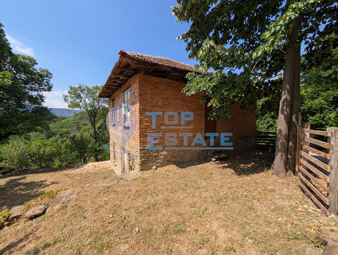 Двуетажна къща с уникална панорамна гледка в Тревненския балкан - 0