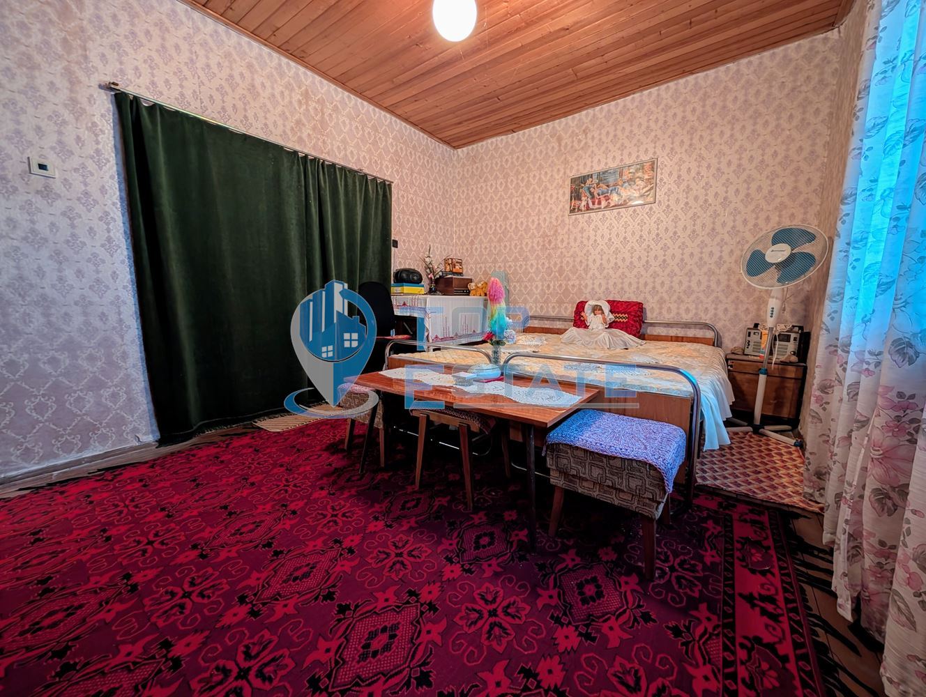 Едноетажна къща с множество стопански постройки и голям двор в село Хаджидимитрово - 0