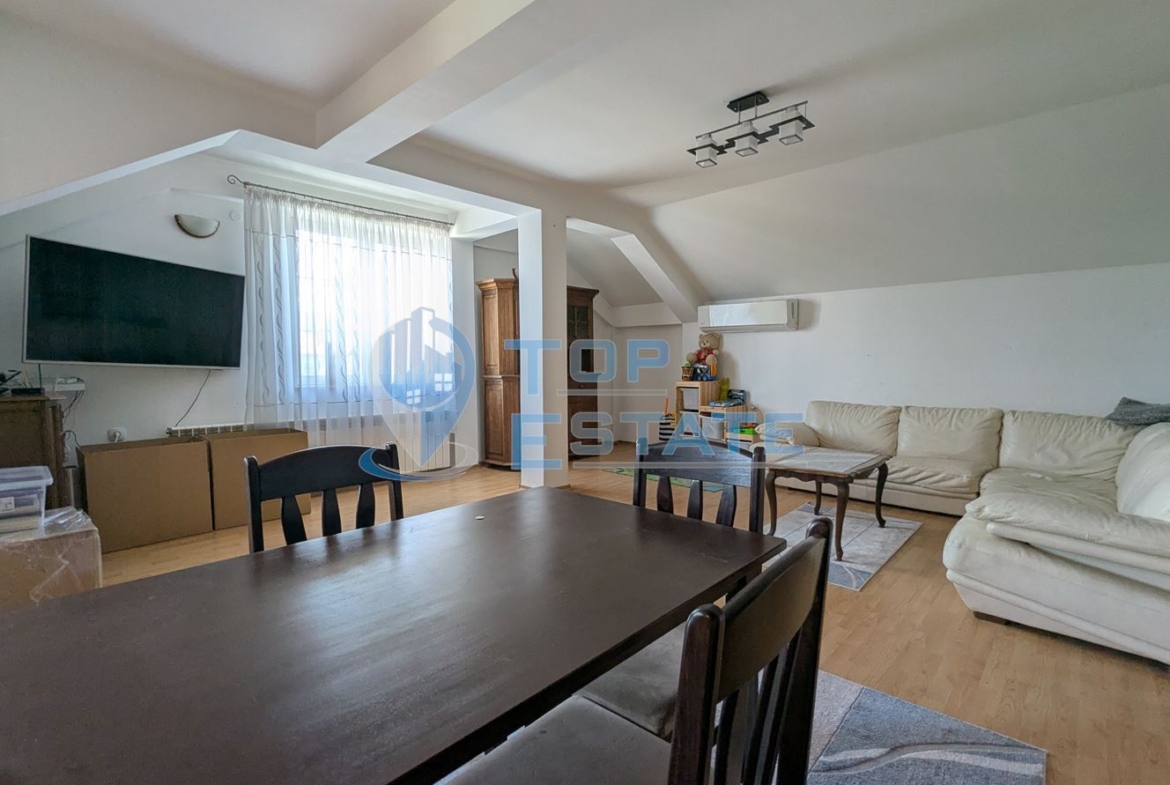 Масивна триетажна къща със сауна и басейн в близост до центъра на град Горна Оряховица, област Велико Търново - 0